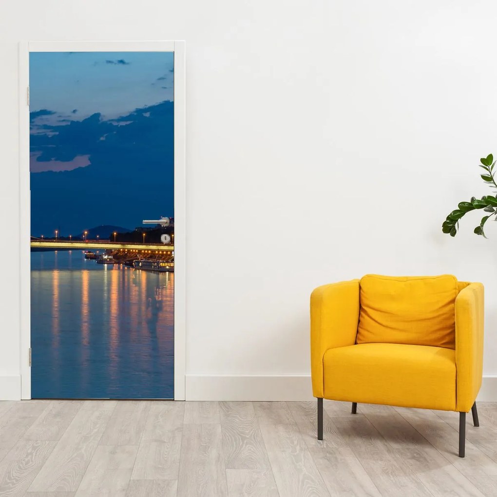 Fototapeta na drzwi - Bratysława z zamkiem (95x205cm)