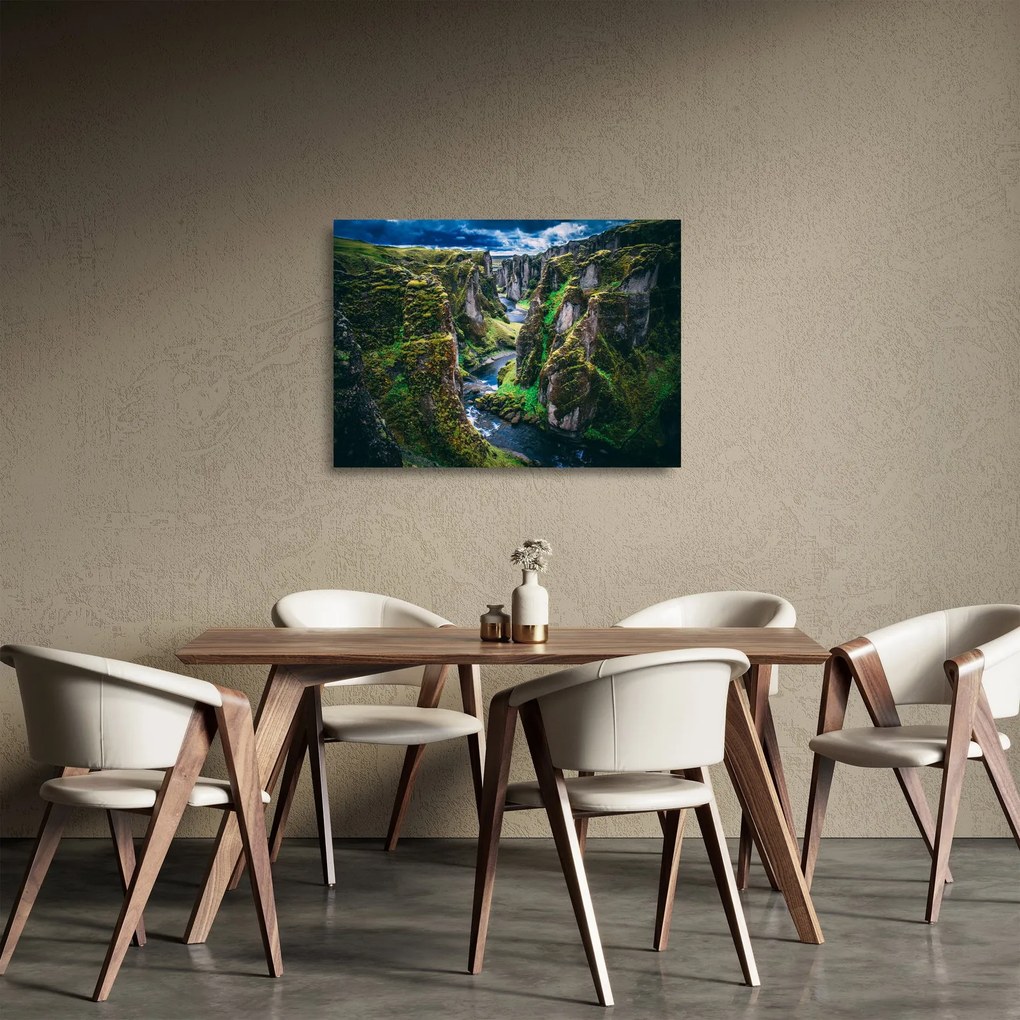 Obraz na szkle - Rzeka w skalistej dolinie (70x50 cm)
