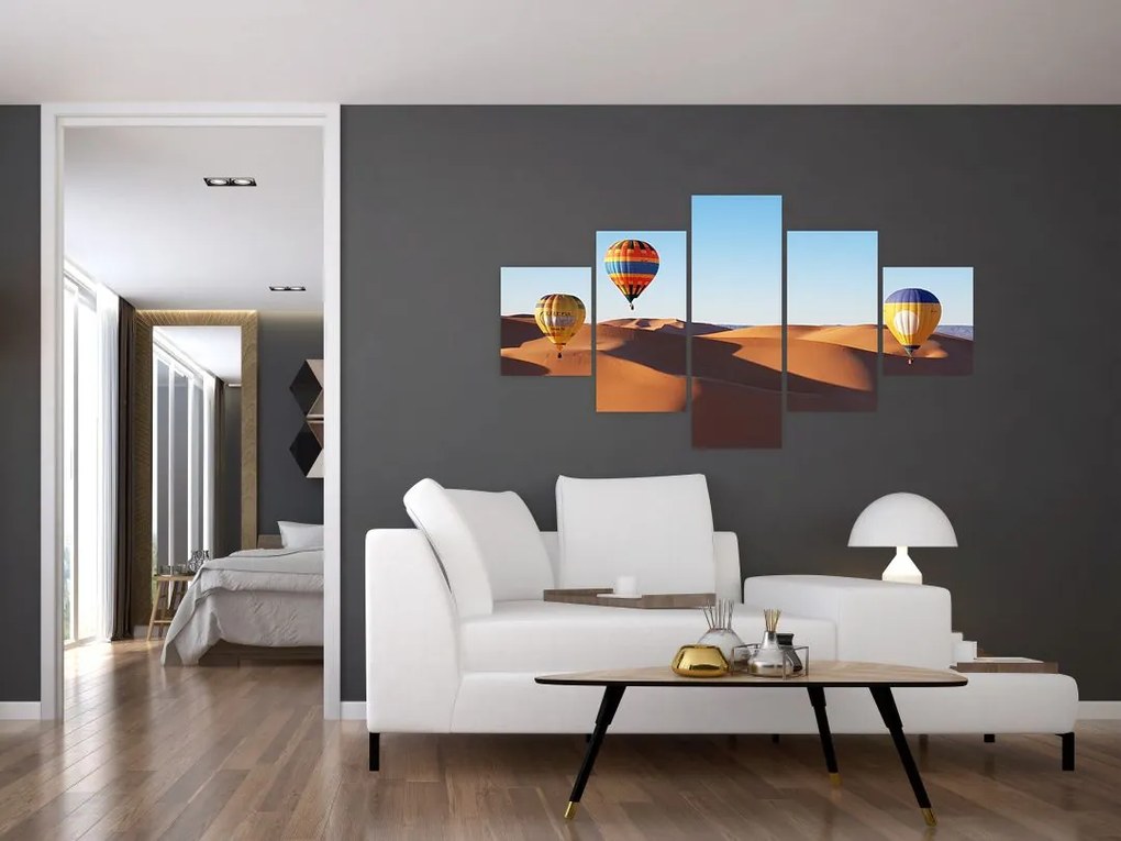 Obraz - latające balony na pustyni (125x70 cm)