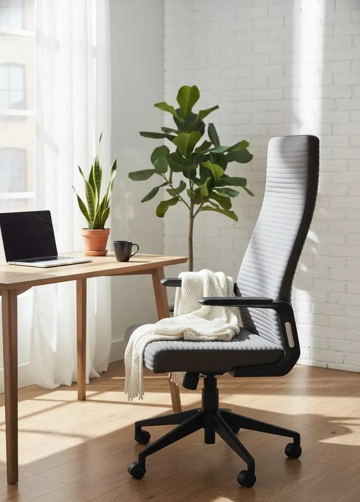 Popielaty fotel obrotowy do biura K4-R36