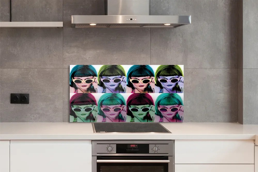 Szklany Panel Kobieta w Okularach i Kolorowych Włosach