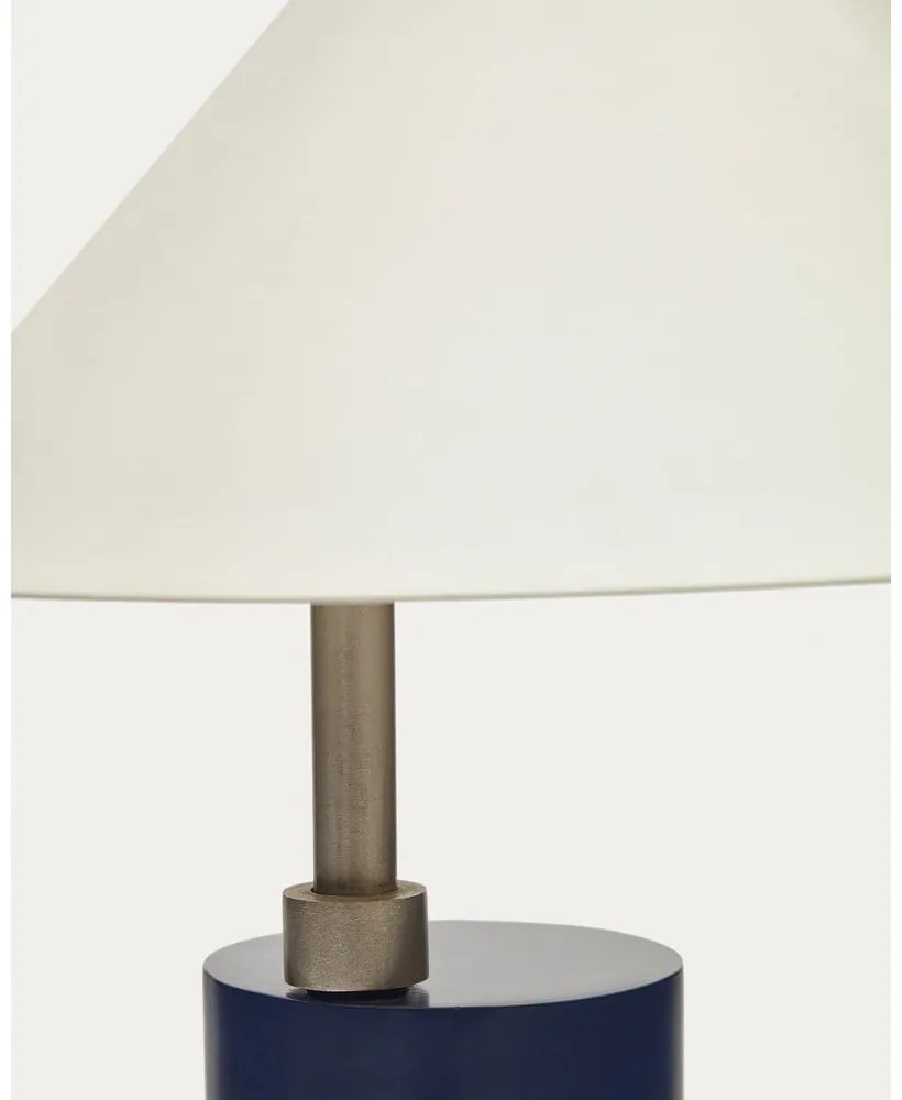 Ciemnoniebieska lampa stołowa z metalowym kloszem (wysokość 42 cm) Shiva – Kave Home