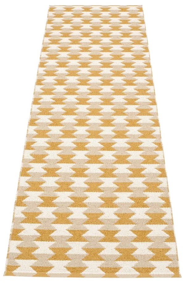 Chodnik odpowiedni na zewnątrz w kolorze ochry 70x250 cm Dana Ochre – Pappelina