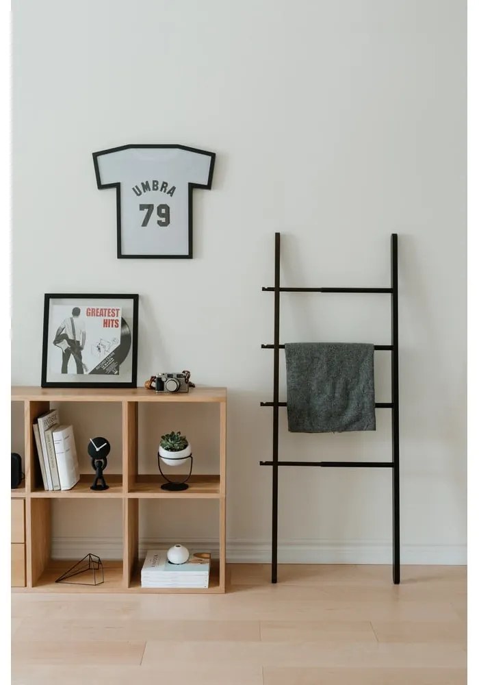 Czarna plastikowa ramka ścienna 50x54,5 cm T-Frame – Umbra