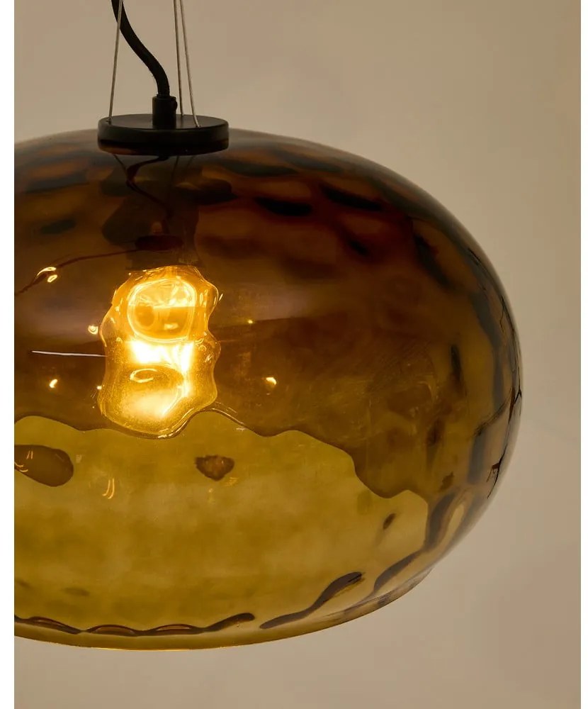 Szklana lampa wisząca w bursztynowym kolorze ze szklanym kloszem ø 40 cm Balma – Kave Home