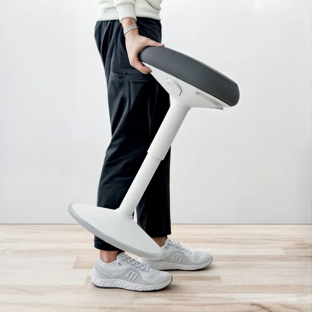 Ergonomiczny stołek balansujący do opierania się podczas stania Ergo – Leitz