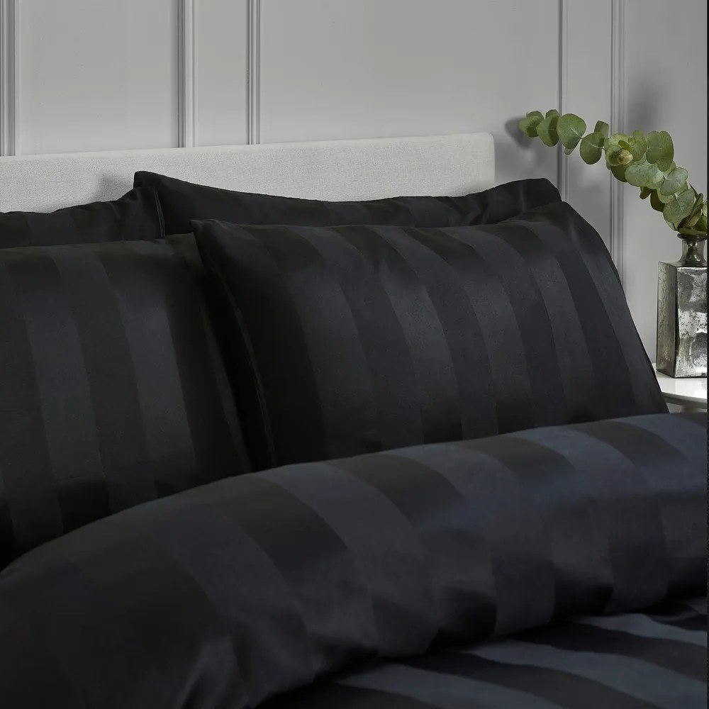 Czarna satynowa pościel dwuosobowa 3-częściowa 200x200 cm So Soft Satin Stripe – Catherine Lansfield