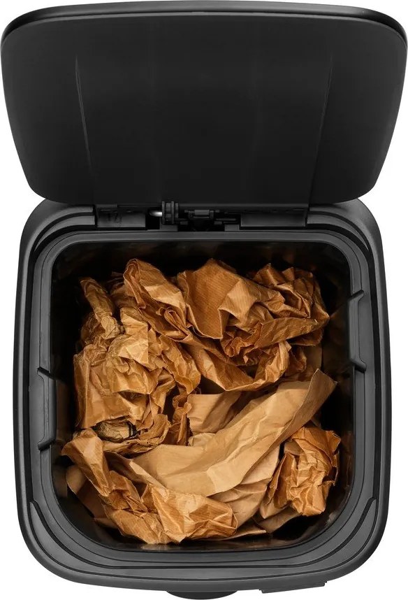 Stalowy kosz na śmieci z pedałem w kolorze matowej czerni 30 l Bo – Brabantia