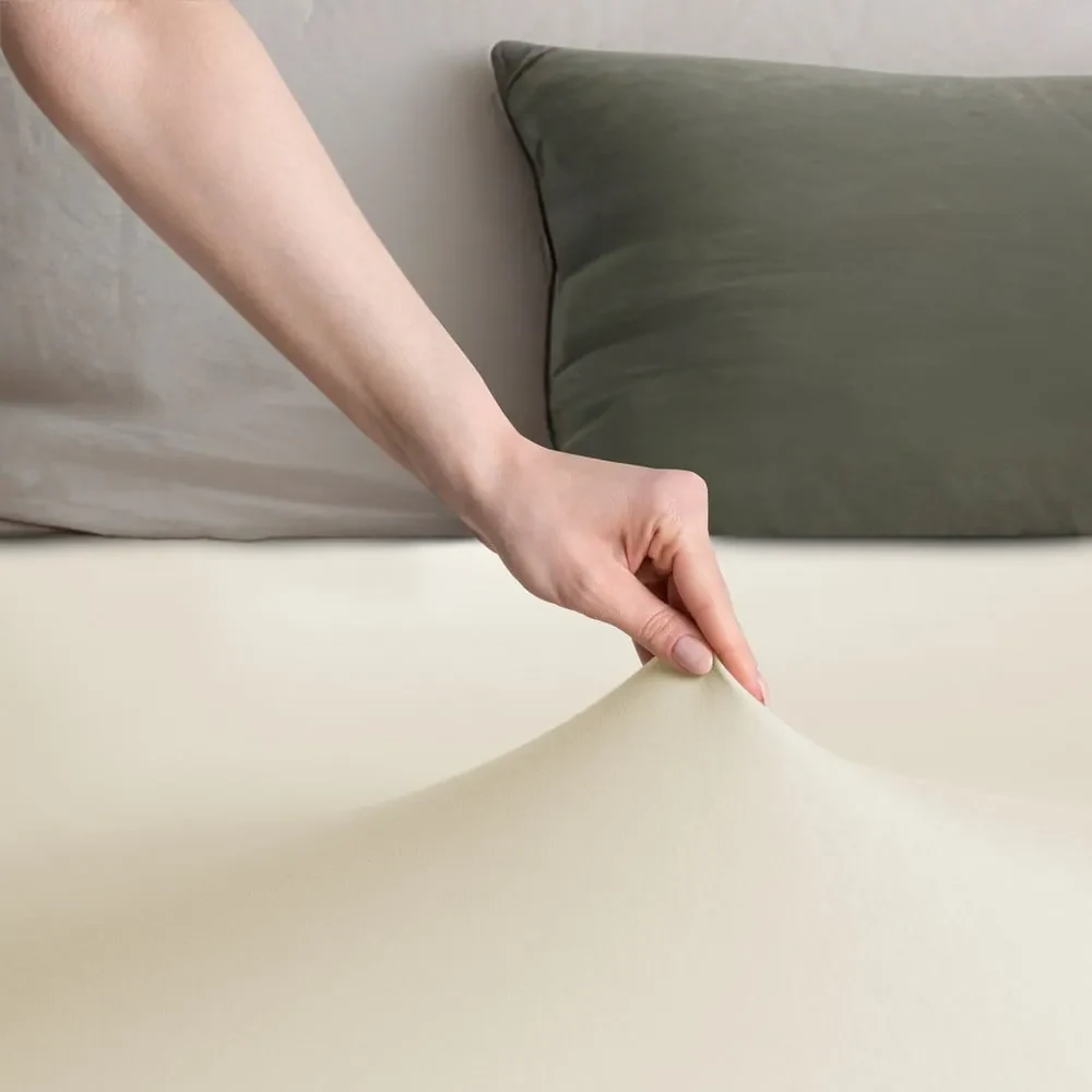 Beżowe dżersejowe prześcieradło z gumką 200x200 cm Amber – Restilo