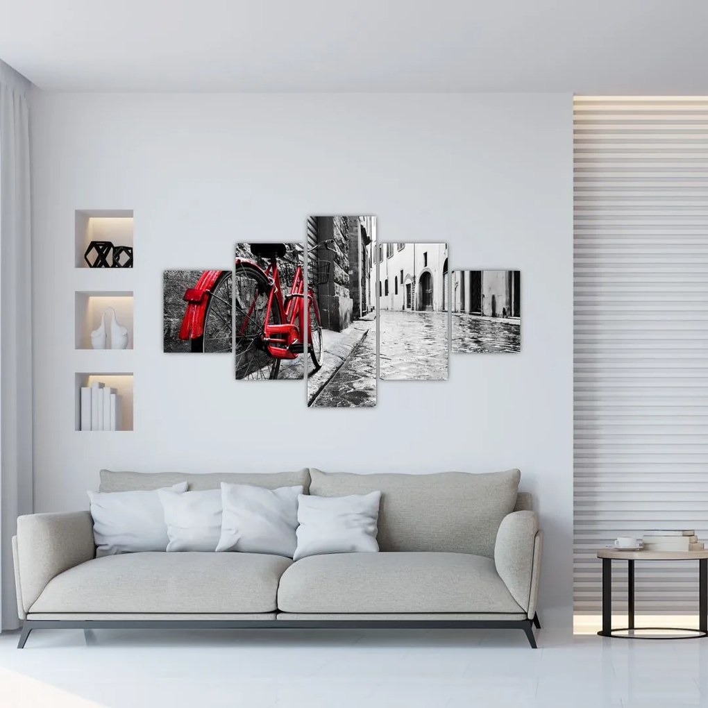 Obraz czerwonego roweru na brukowanej uliczce (125x70 cm)