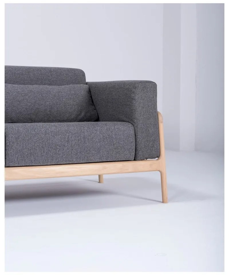 Ciemnoszara sofa z konstrukcją z litego drewna dębowego Gazzda Fawn, 180 cm