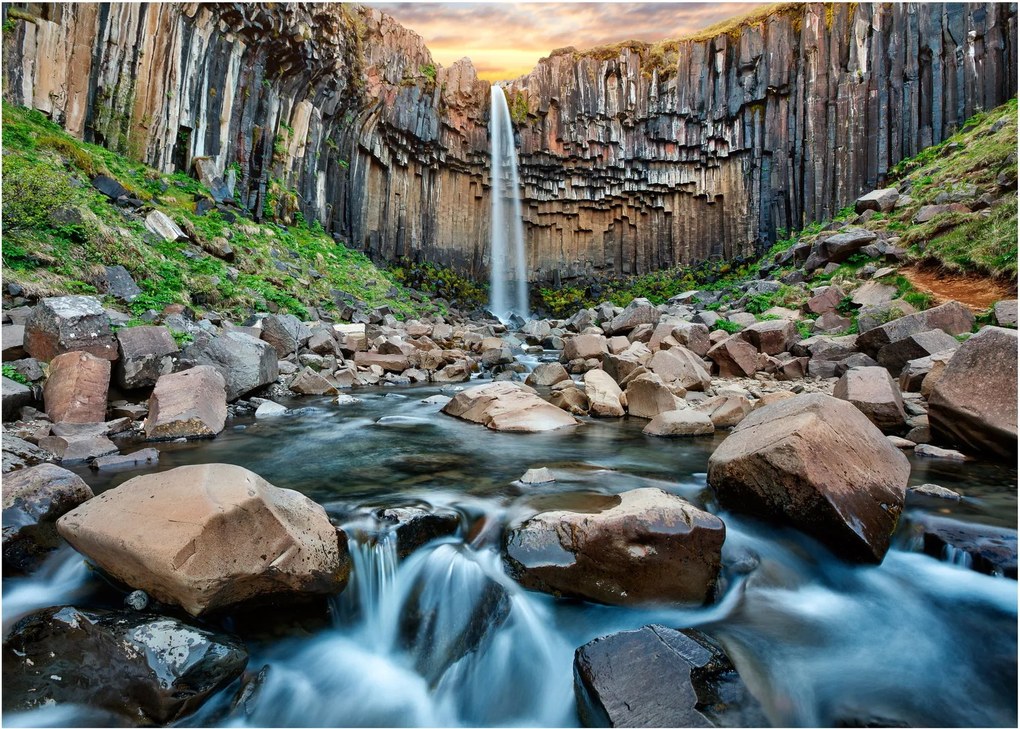Obraz na szkle - Wodospad Svartifoss, Islandia (70x50 cm)