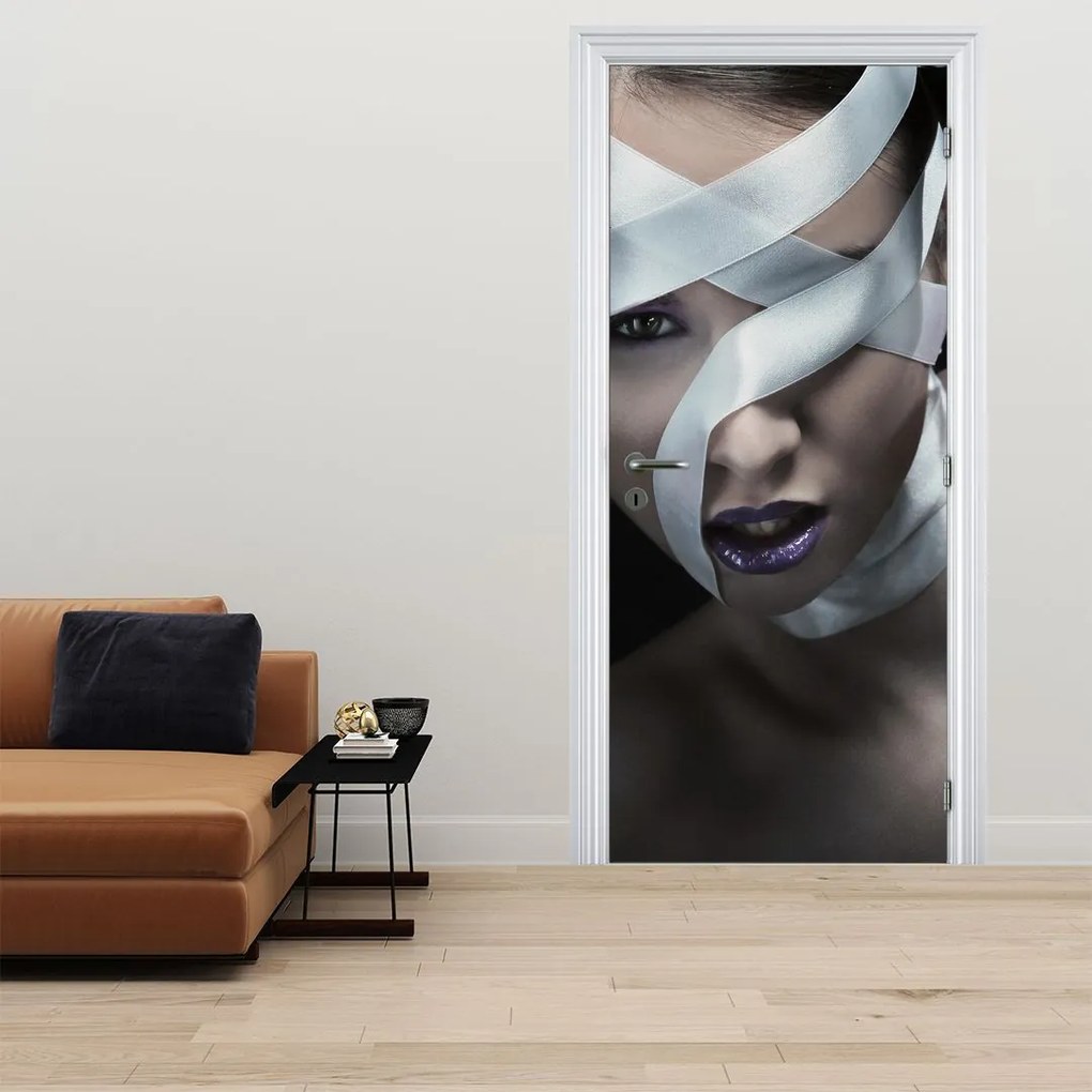 Fototapeta na drzwi - Kobieta ze wstążką (95x205cm)