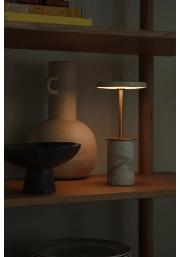 Kremowa marmurowa lampa stołowa LED ze ściemniaczem i metalowym kloszem (wysokość 25,5 cm) Asteria Move Mini – UMAGE