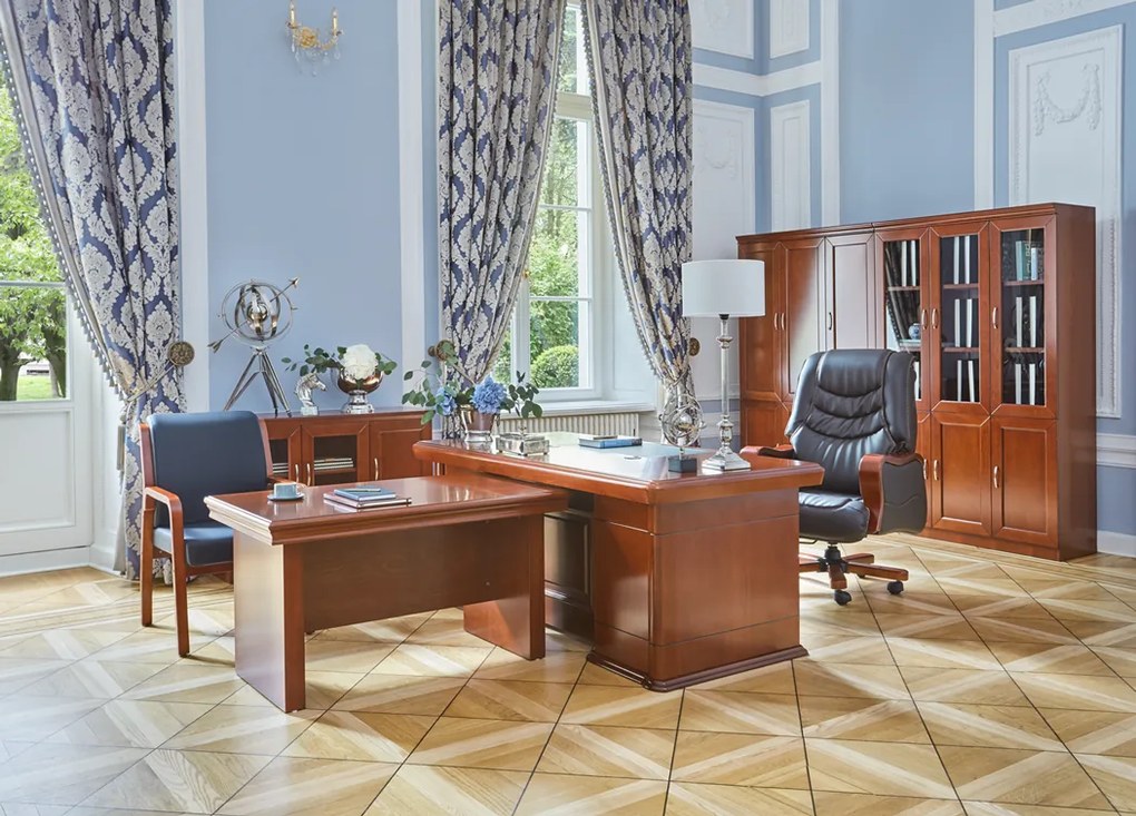 Wygodne krzesło z podłokietnikami Meeting do biura. Krzesło jest wykonane z wysokogatunkowej skóry ekologicznej, rama z drewna.