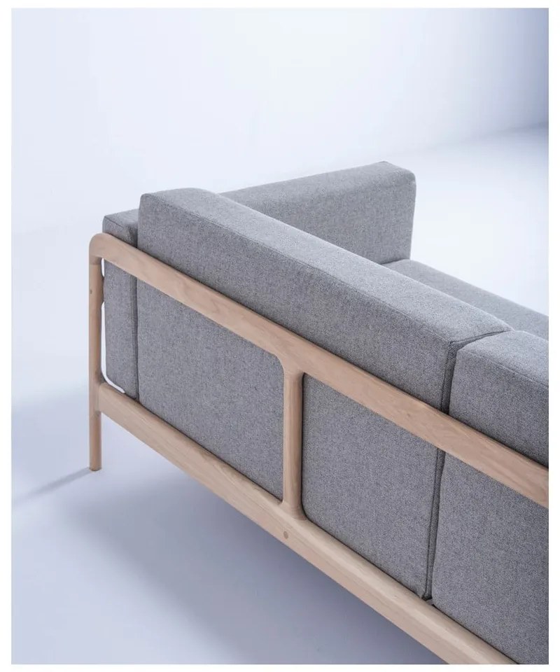 Szara sofa z konstrukcją z litego drewna dębowego Gazzda Fawn Plus, 240 cm
