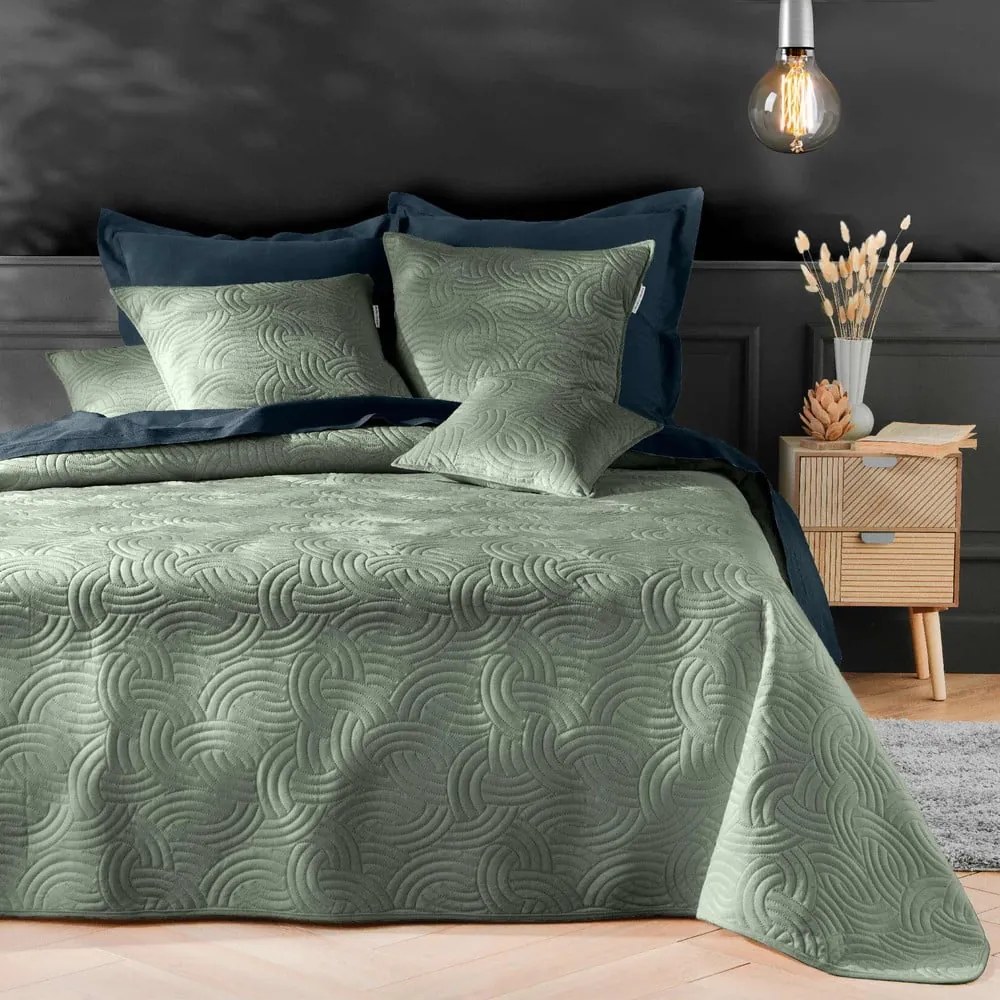 Zielony aksamitny zestaw narzuty na łóżko i poszewki na poduszkę 240x260 cm Solange – douceur d'intérieur