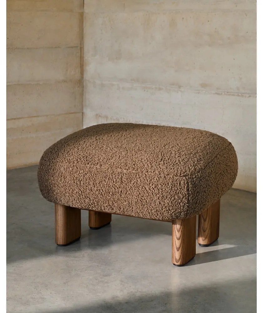 Brązowy podnóżek z materiału bouclé Nema – Kave Home