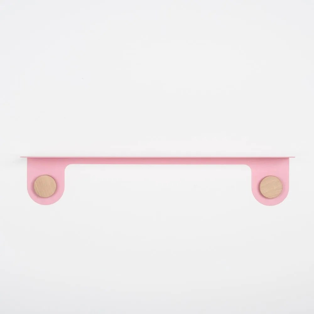 Różowa półka ze stali z detalem z drewna dębowego z 2 haczykami Gazzda Hook, dł. 70 cm