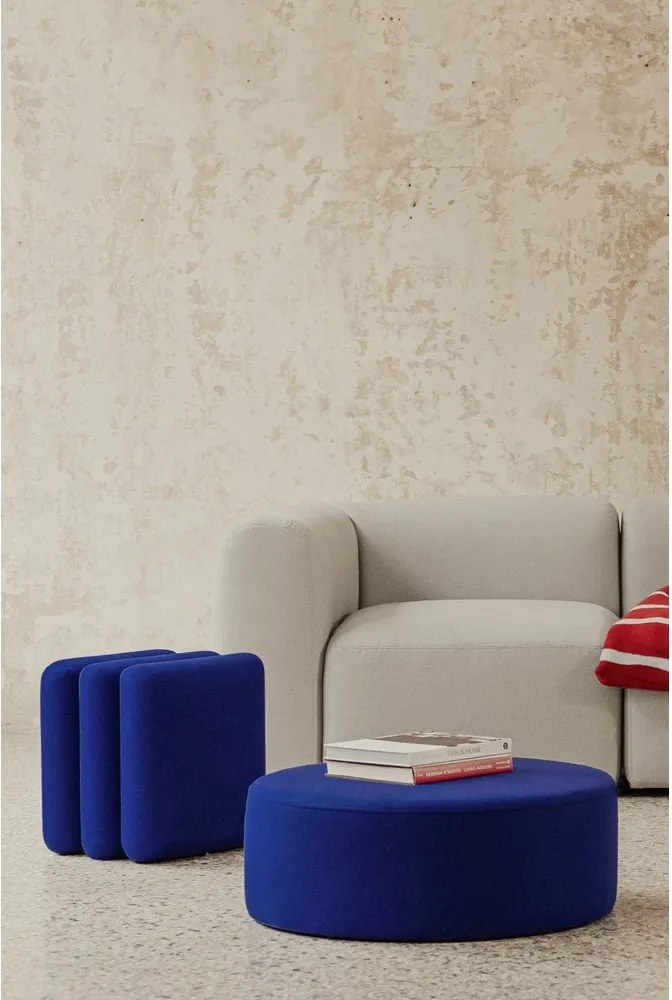 Niebieski wełniany puf Folk – noo.ma