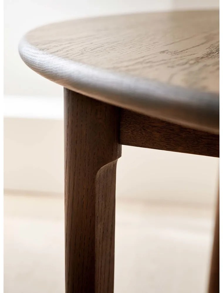 Brązowy okrągły rozkładany stół z litego drewna dębowego ø 120 cm Noor – Hammel Furniture
