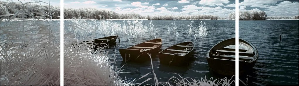 Obraz - Drewniane łodzie na jeziorze (170x50 cm)