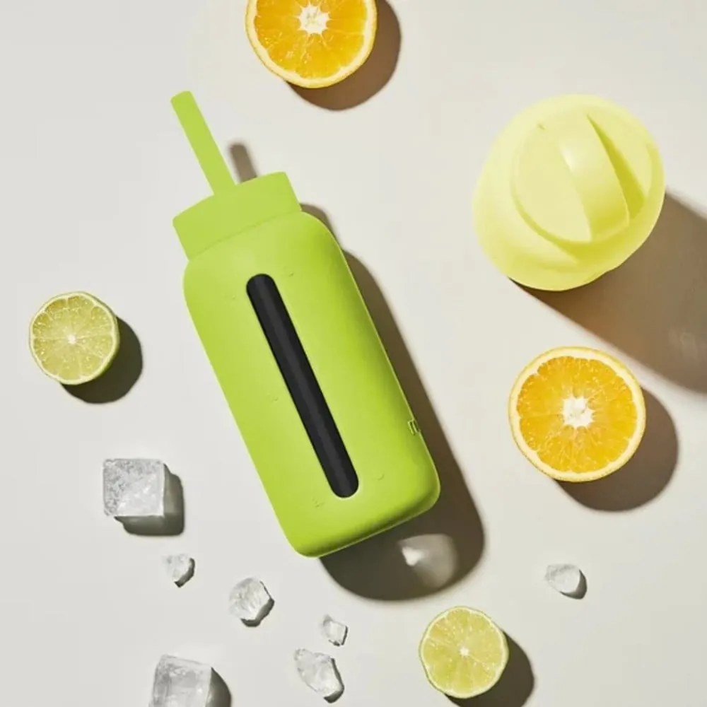 Silikonowa słomka z wieczkiem i szczoteczką w komplecie Electric Lime – Muuki