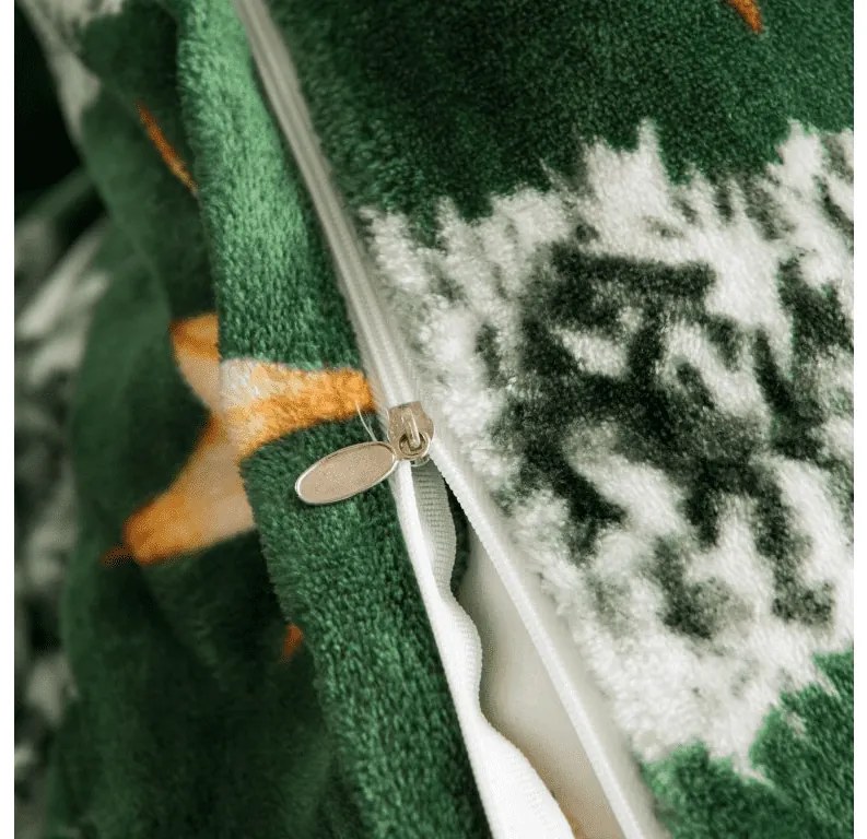 PrzytulneMieszkanie.pl PrzytulneMieszkanie.pl PrzytulneMieszkanie.pl Zestaw pościeli z mikropluszu GREEN CHRISTMAS zielony + prześcieradło z mikropluszu SOFT 180x200 cm biały, podwójne łóżko