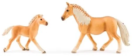 Faunica Stajnia z dwoma końmi