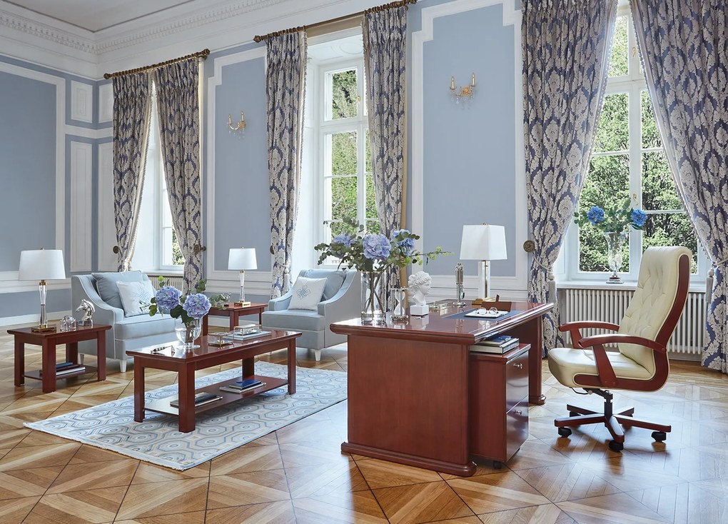 Elegancki fotel gabinetowe Consul tapicerowany skórą naturalną w kolorze brązowym, czarnym lub kremowym. Fotel ma drewnianą ramę i podłokietniki, mechanizm tilt, jest wygodne i solidnie wykonane.