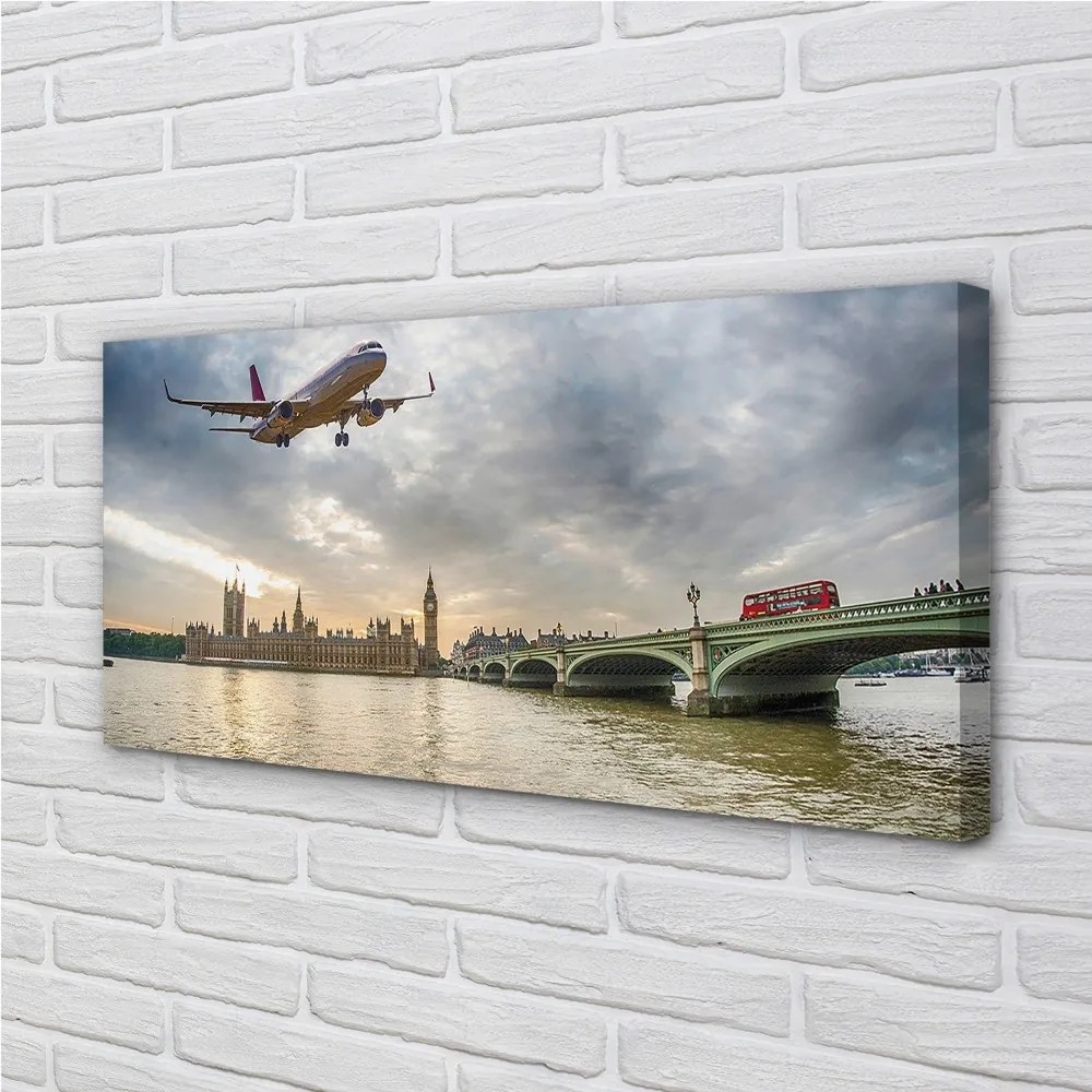 Zdjęcie na płótnie Samolot w Białych Chmurach