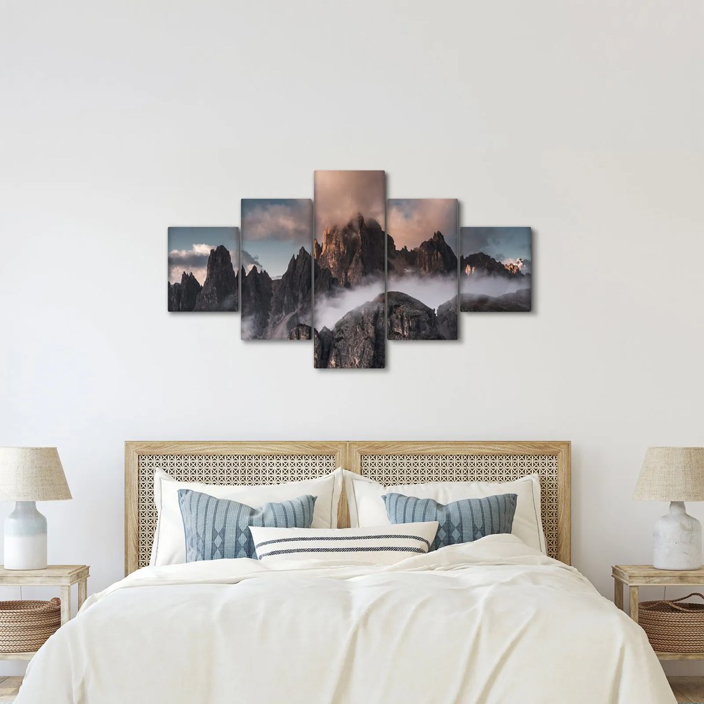 Obraz - Włoskie Dolomity ukryte we mgle (125x70 cm)