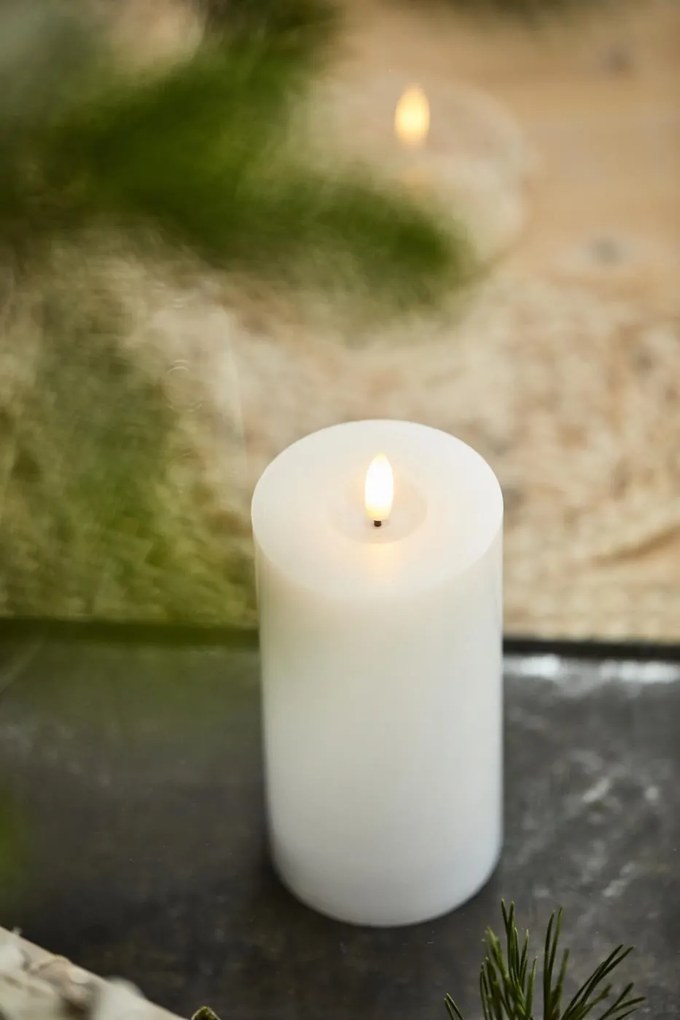IB Laursen Świeca okrągła LED WARM FLAME SL 12,5 cm biała
