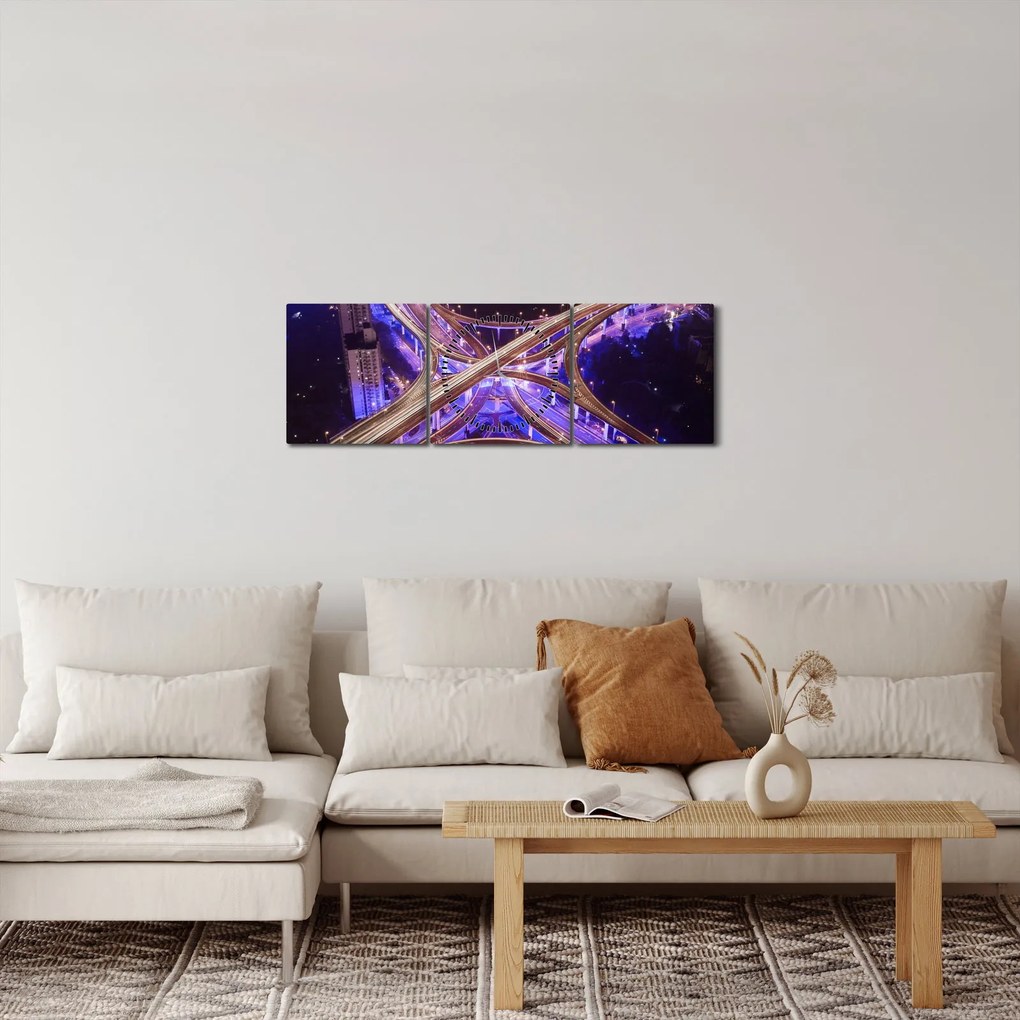 Obraz dużego skrzyżowania w nocy (z zegarem) (90x30 cm)