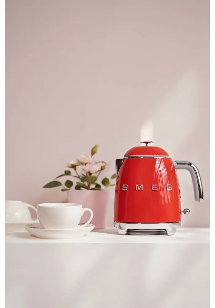 Czerwony czajnik elektryczny ze stali nierdzewnej 800 ml Retro Style – SMEG