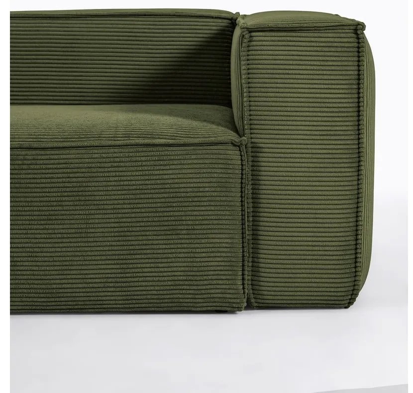 Ciemnozielona sztruksowa sofa Kave Home Blok