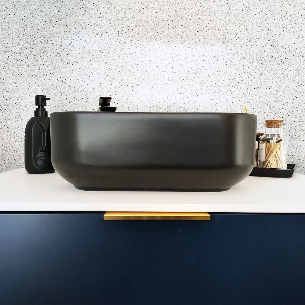 Umywalka ceramiczna nablatowa  kwadratowa czarna bez otworu na baterię 39 x 39 cm ALIZMA z rantem typu Slim