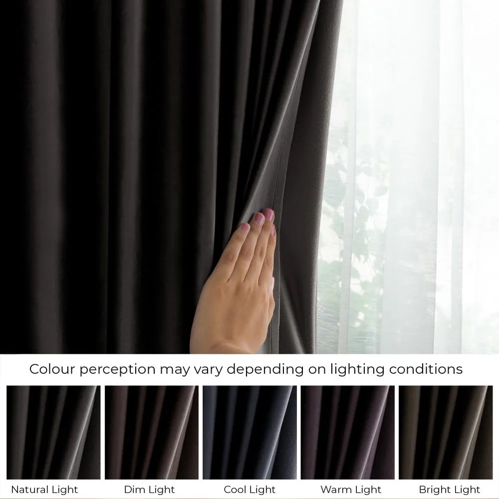 Czarna aksamitna zasłona częściowo zaciemniająca (dimout) 140x270 cm Eyelets – Restilo