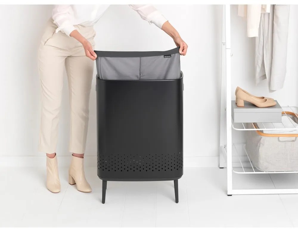 Metalowy kosz na pranie w kolorze matowej czerni 90 l Bo Hi – Brabantia
