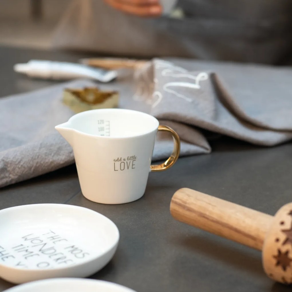 Biały porcelanowy dzbanek na mleko ADD A LITTLE LOVE