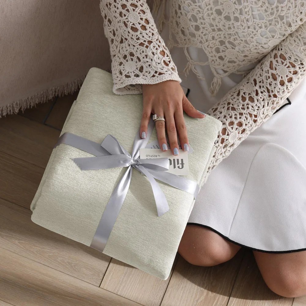 Kremowa narzuta z szenilu 220x240 cm Talo – Filumi