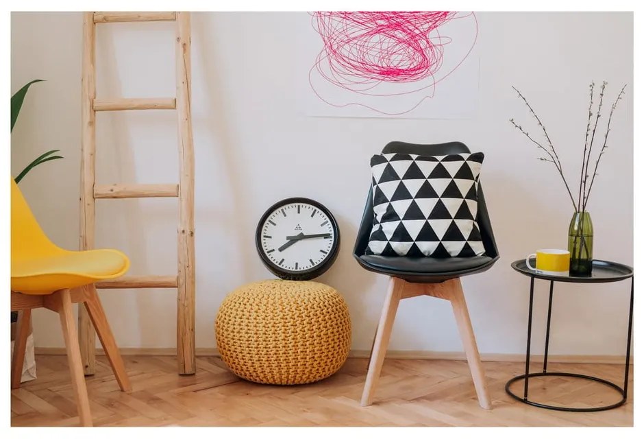 Zestaw 2 czarnych krzeseł z bukowymi nogami Bonami Essentials Retro