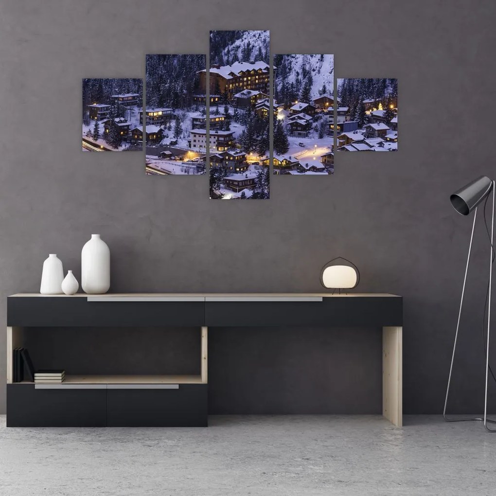 Obraz - górskie zimowe miasteczko (125x70 cm)