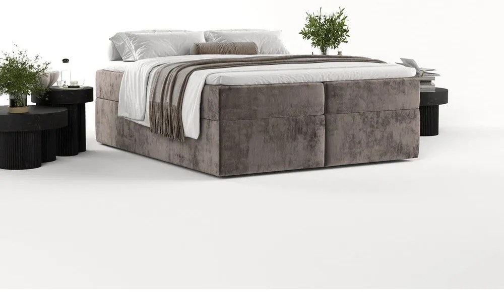 Brązowe łóżko boxspring ze schowkiem 200x200 cm Yoko – Maison de Rêve