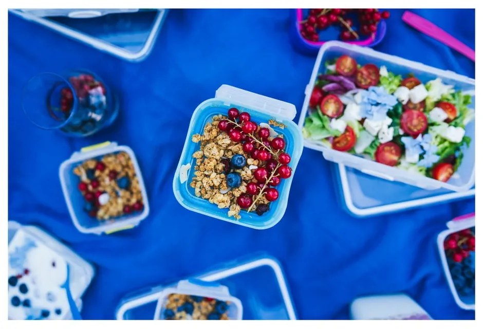 Niebieski pojemnik na przekąskę i obiad ze sztućcami, Vialli Design, 650ml+230m