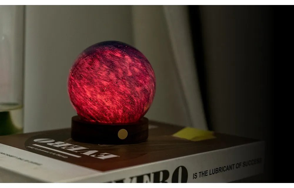 Lampa stołowa LED w ciemnym naturalnym kolorze ze szklanym kloszem (wysokość 9 cm) Galaxy Breeze – Gingko