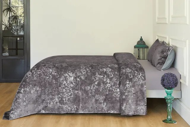 Narzuta na łóżko AVENA w pudełku prezentowym z poduszkami