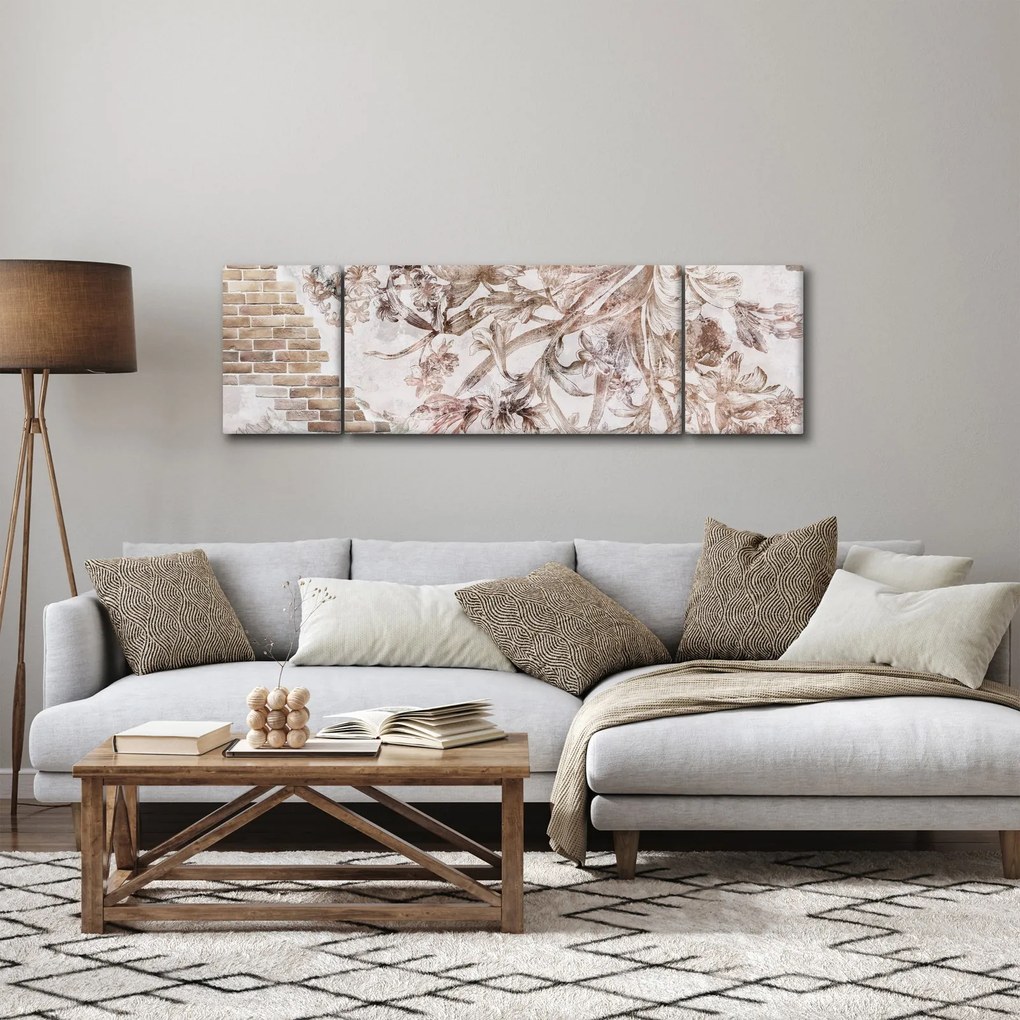Obraz - Kwiatowy fresk na ceglanej ścianie (170x50 cm)