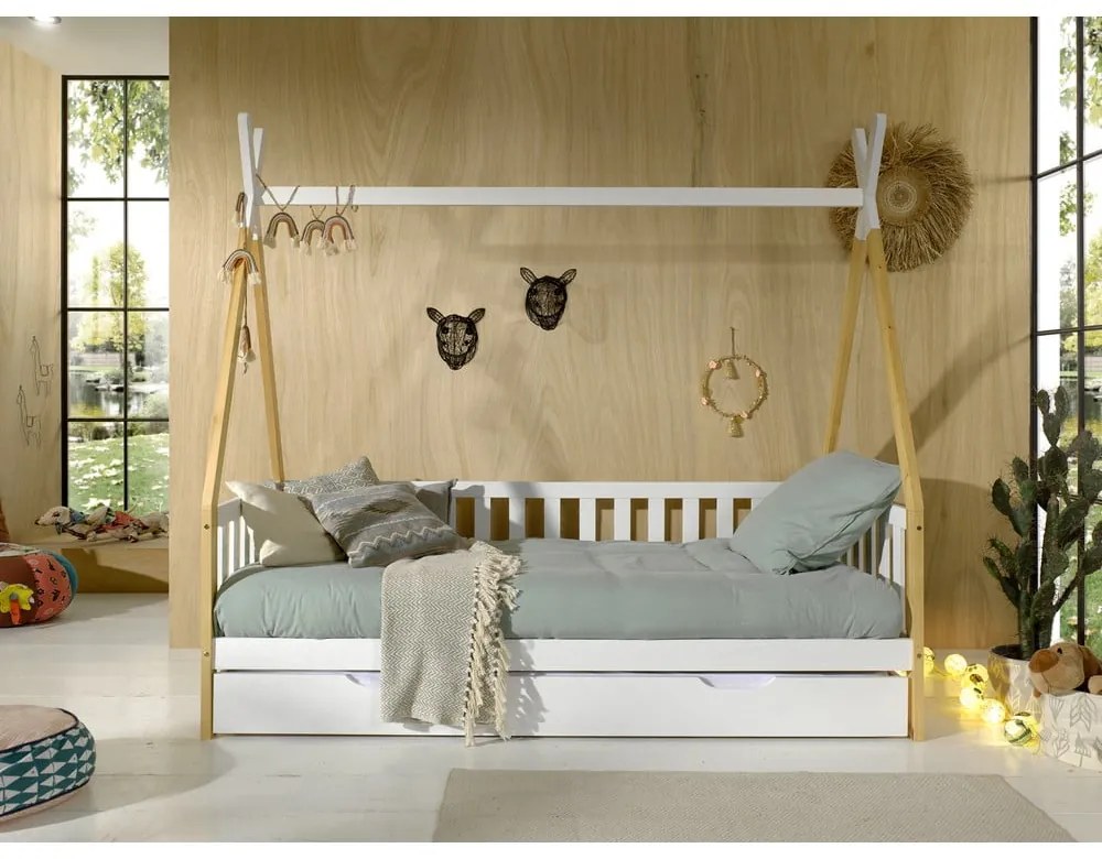 Białe łóżko dziecięce z litego drewna sosnowego w kształcie domku ze schowkiem 90x200 cm TIPI – Vipack