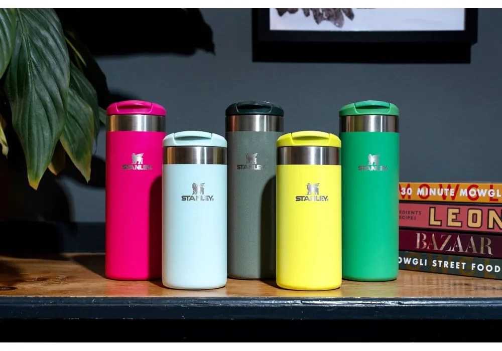 Zielony kubek termiczny ze stali nierdzewnej 470 ml AeroLight™ Transit Hammer Tone Green – Stanley